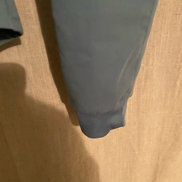 Wave Blue Fabletics Scrub Set - Picture 5 of 8